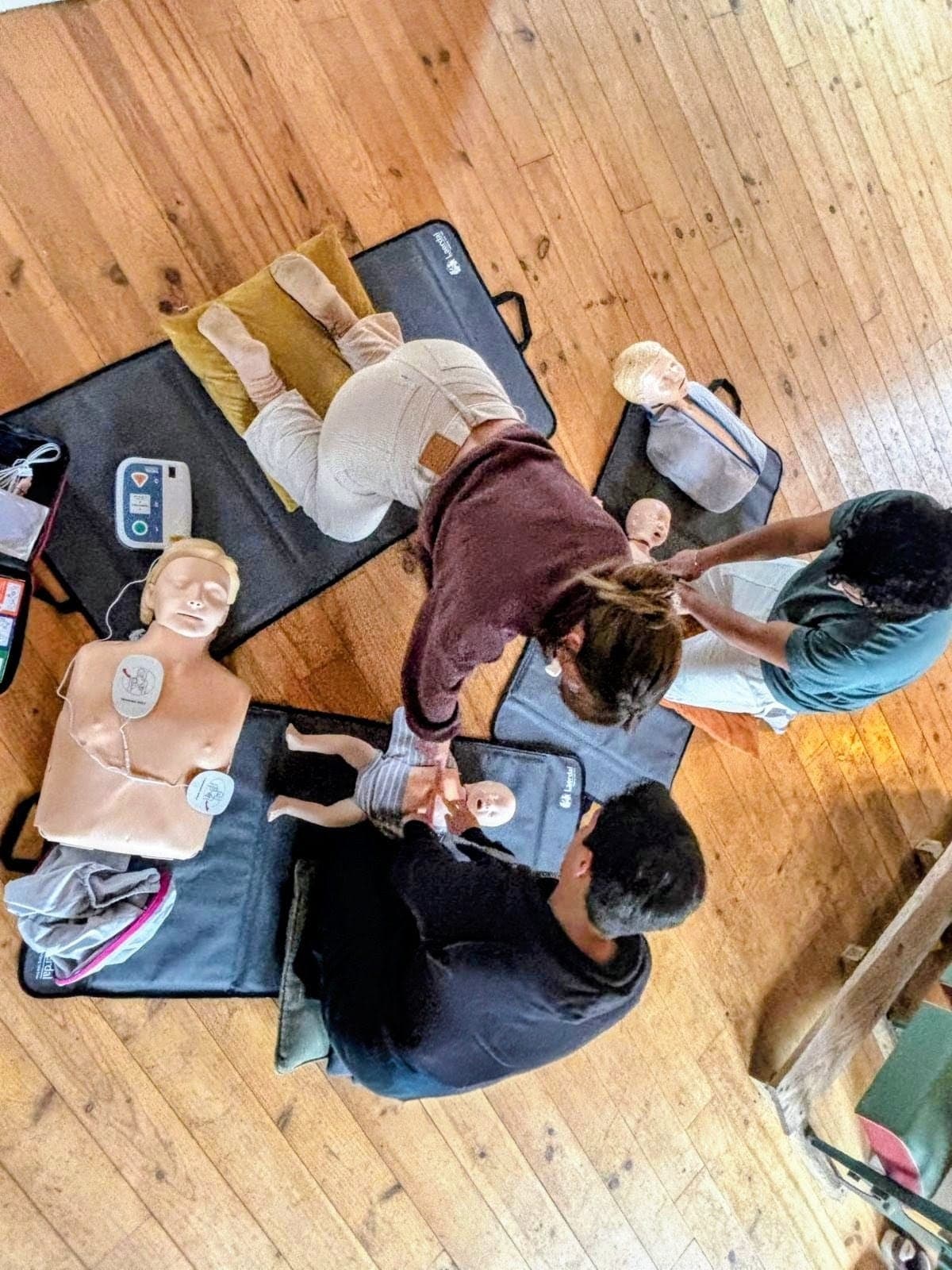 Vue aérienne d'une session de formation premiers secours